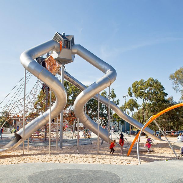 מתקנים מיוחדים של KOMPAN 001